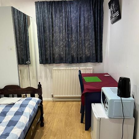 Comfortable Single Bedroom With Free On Site Parking 킹스턴어폰템스 외부 사진