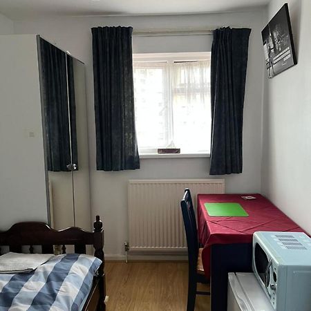 Comfortable Single Bedroom With Free On Site Parking 킹스턴어폰템스 외부 사진