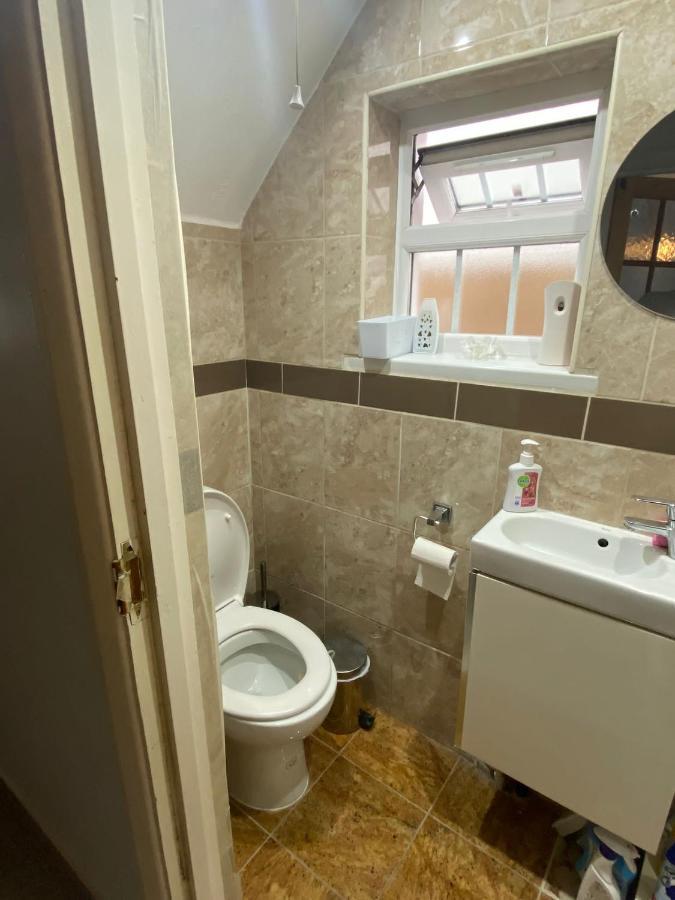 Comfortable Single Bedroom With Free On Site Parking 킹스턴어폰템스 외부 사진