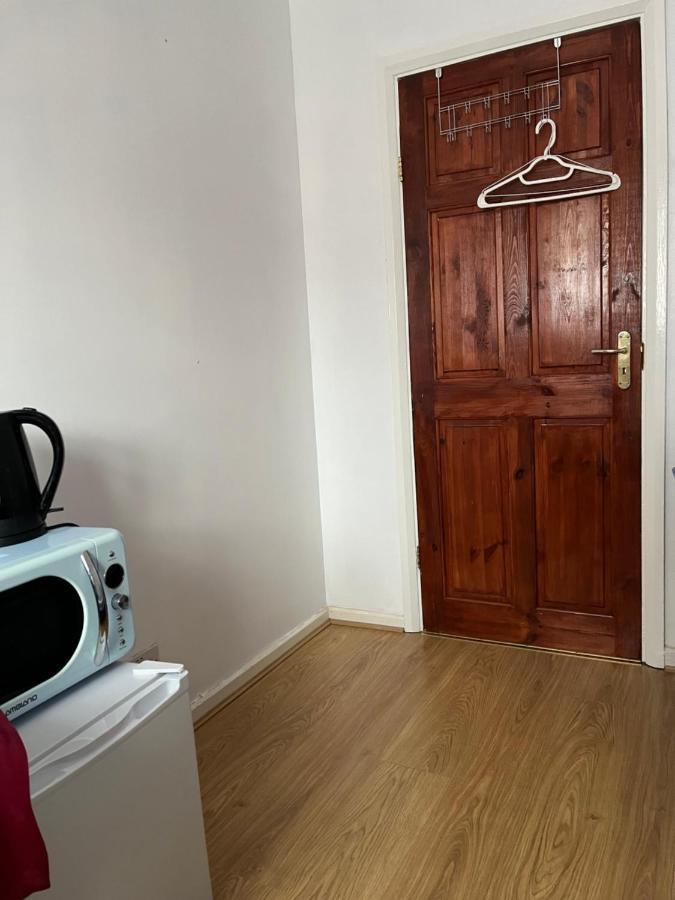 Comfortable Single Bedroom With Free On Site Parking 킹스턴어폰템스 외부 사진