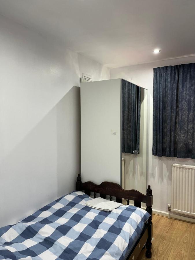 Comfortable Single Bedroom With Free On Site Parking 킹스턴어폰템스 외부 사진
